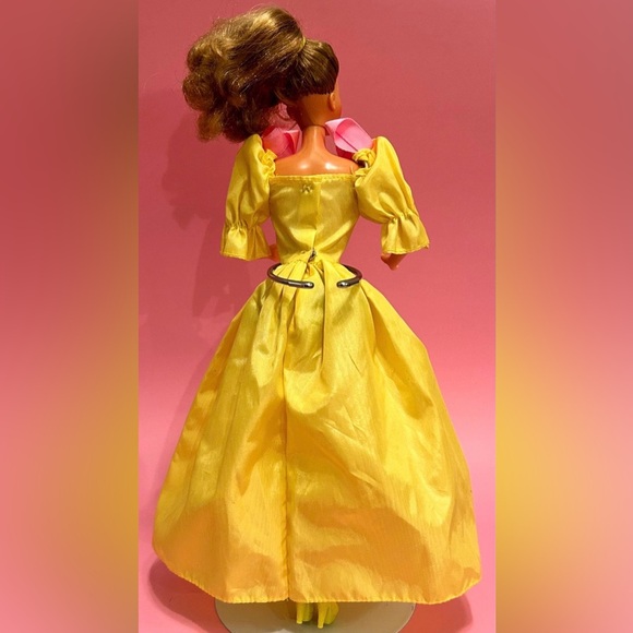 Mattel Heart Family Mom Surprise Party Barbie Doll - Picture 2 of 3